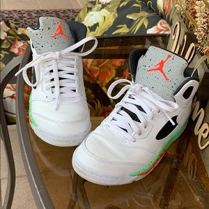 Youth sized retro jordans size 3y